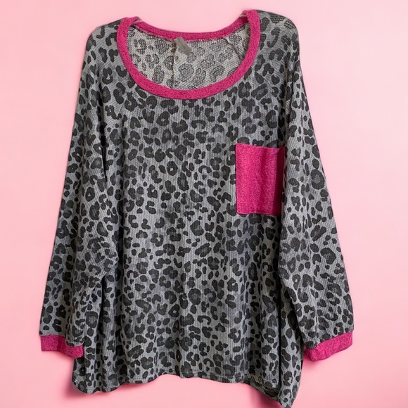 Honeyme Curvy Gray Animal Print With Pink Contrast Oversized XL Top - Picture 2 of 5